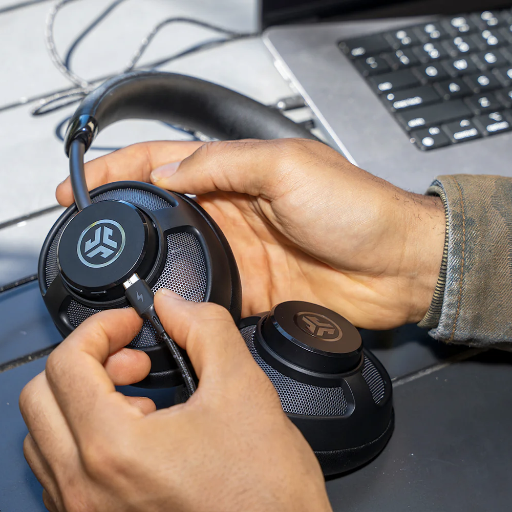JBuds Open Wireless|周囲の音が自然と耳に入る開放型ヘッドホンで JBuds Open Wireless|周囲の音が自然と耳に入る開放型ヘッドホンで