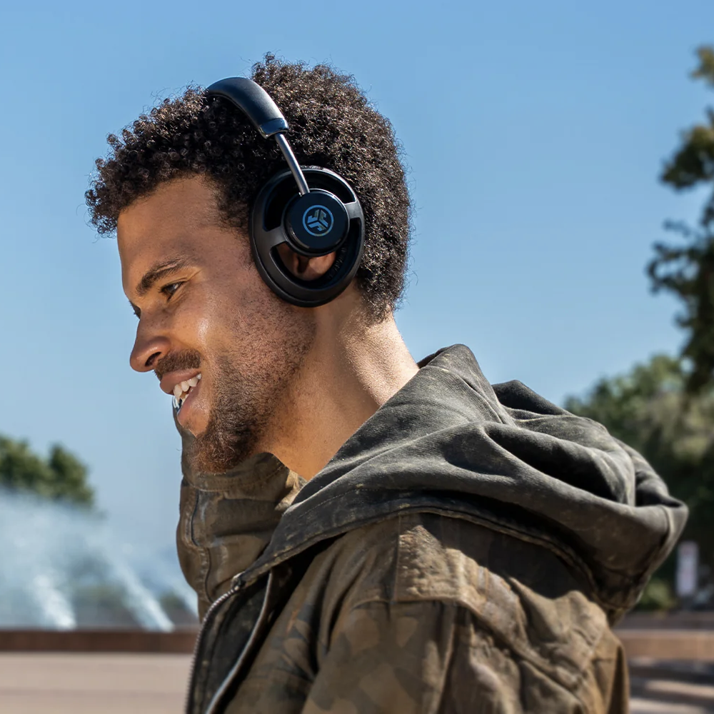 JBuds Open Wireless|周囲の音が自然と耳に入る開放型ヘッドホンで JBuds Open Wireless|周囲の音が自然と耳に入る開放型ヘッドホンで